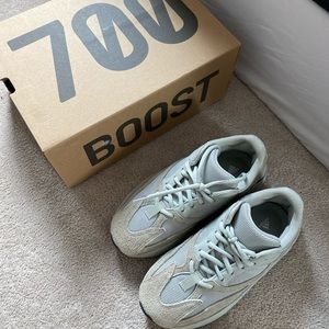 Yezzy Boost 700 size 6US/ 5.5 UK